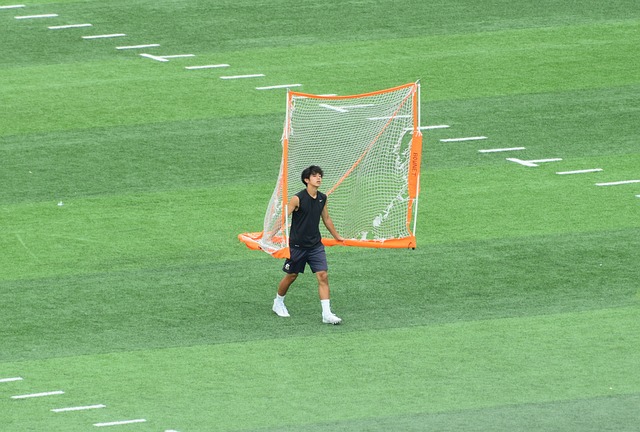 并通过两个